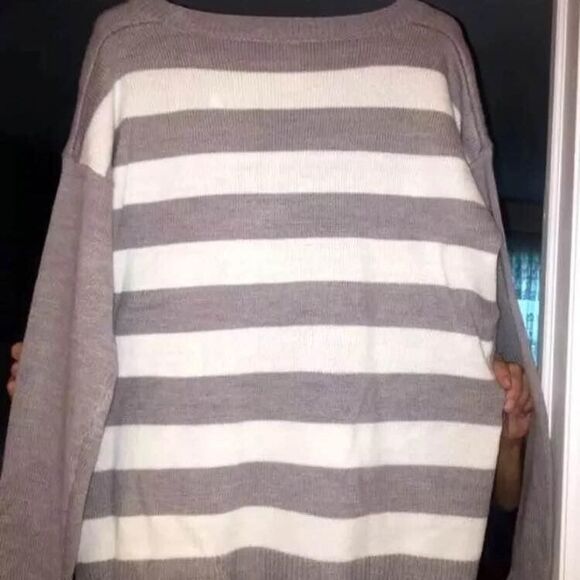 Penguin Sweater w/ Fuzzy Tummy - Juniors XL - Picture 3 of 3